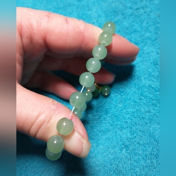 Goldtone green beaded stretch lucky bear faux jade bracelet - Picture 2 of 3